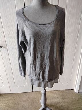 Womens DKNYC Long Sleeve Scoop Neck Sweater.  Size L.